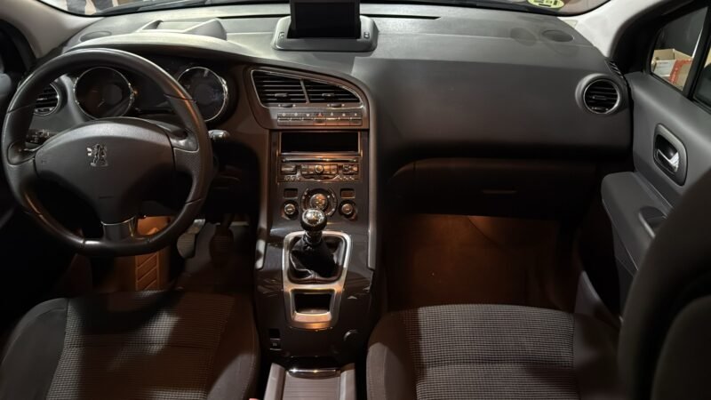 PEUGEOT 5008 2.0 HDI 150cv EXCLUSIVE