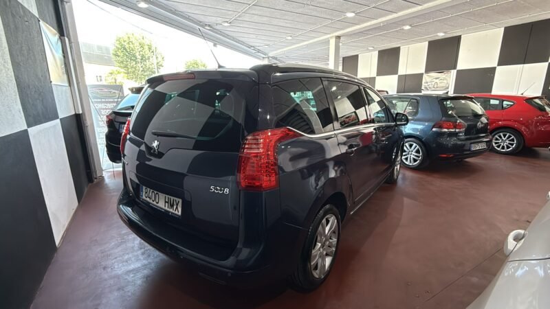 PEUGEOT 5008 1.6 HDi Allure