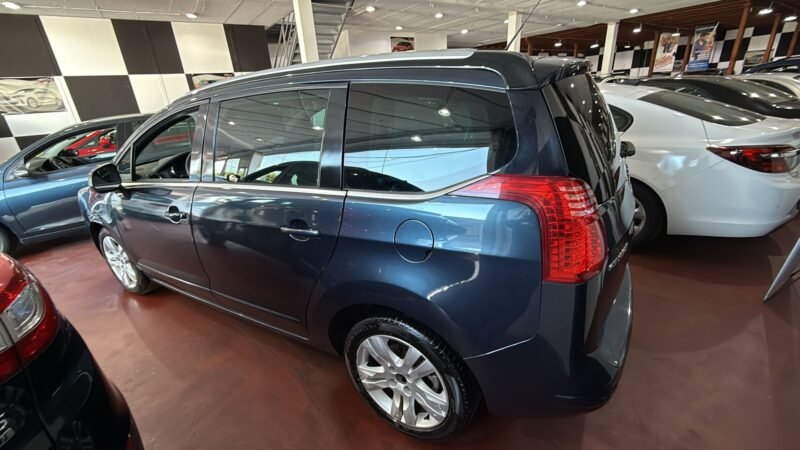 PEUGEOT 5008 1.6 HDi Allure