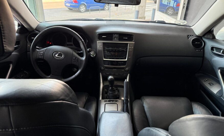 LEXUS IS 220D LUXURY LINE