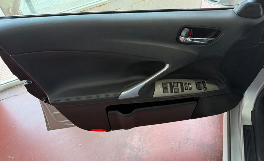 LEXUS IS 220D LUXURY LINE