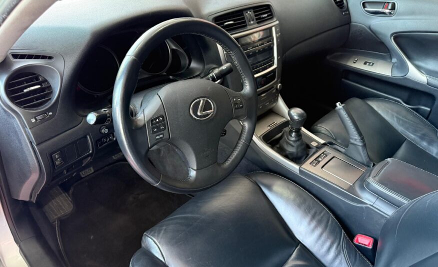 LEXUS IS 220D LUXURY LINE