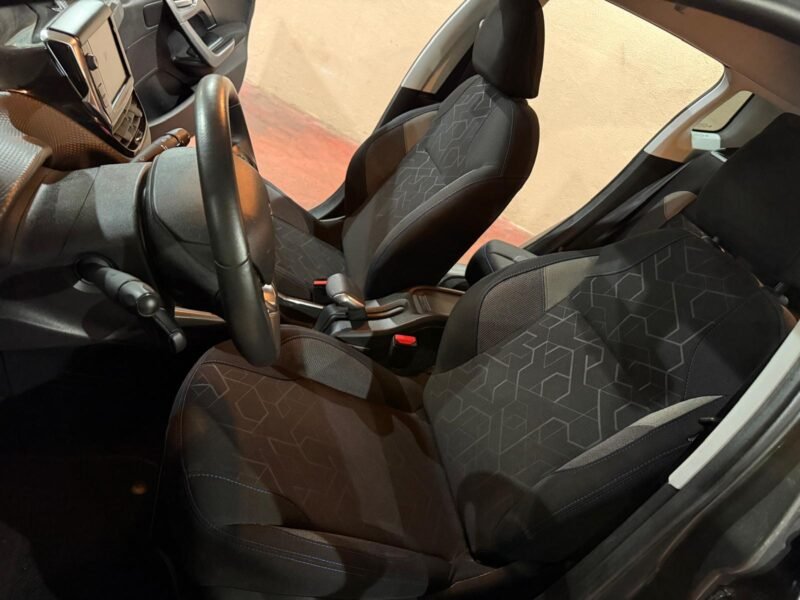 PEUGEOT 2008 1.6 hdi style 100cv