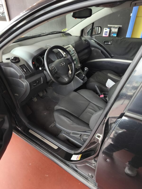 TOYOTA corrolla verso 2,2 4D sol