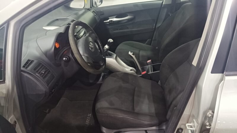 TOYOTA auris 1.4 D4D basis