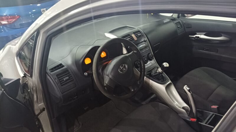 TOYOTA auris 1.4 D4D basis