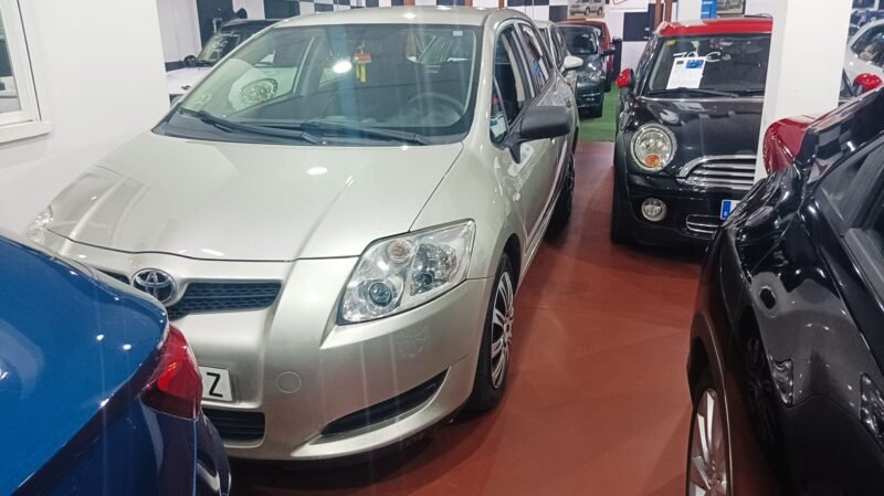 TOYOTA auris 1.4 D4D basis