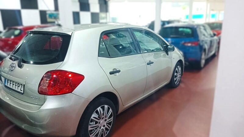 TOYOTA auris 1.4 D4D basis