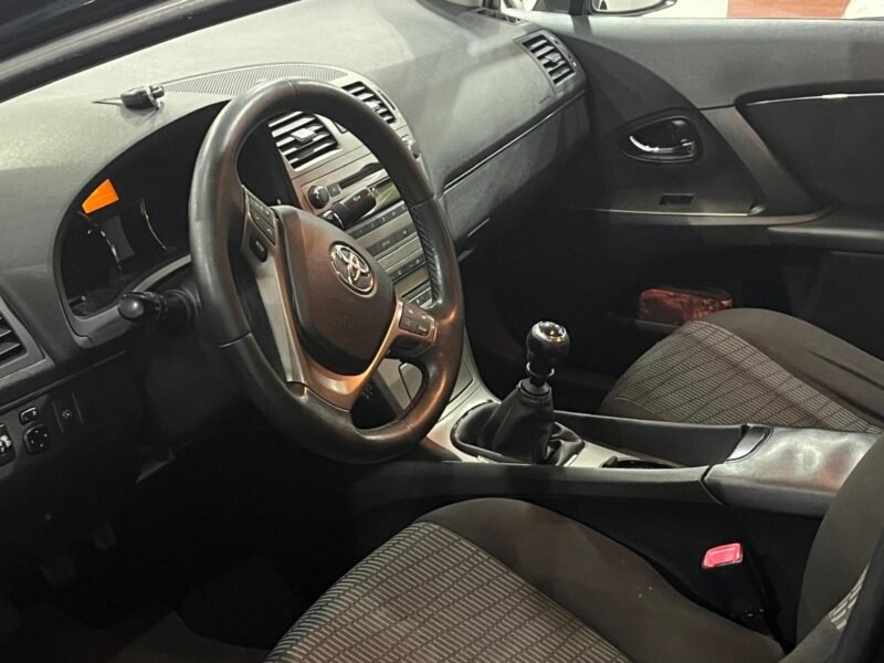 TOYOTA avensis 2.0 D4D advance