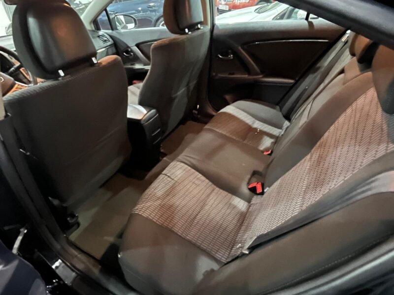 TOYOTA avensis 2.0 D4D advance