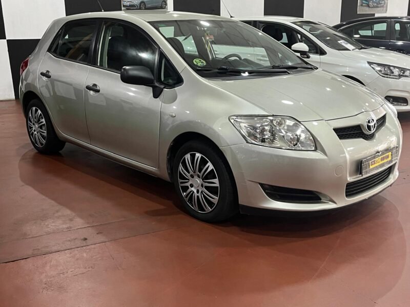 TOYOTA auris 1.4 D4D basis