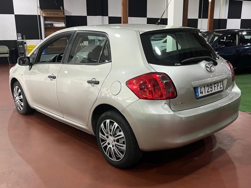 TOYOTA auris 1.4 D4D basis