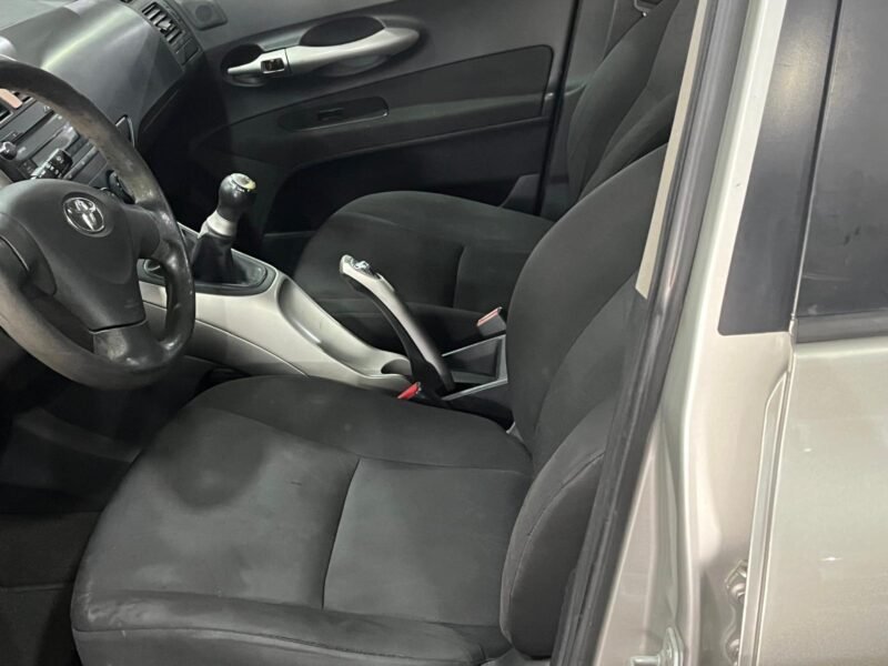 TOYOTA auris 1.4 D4D basis