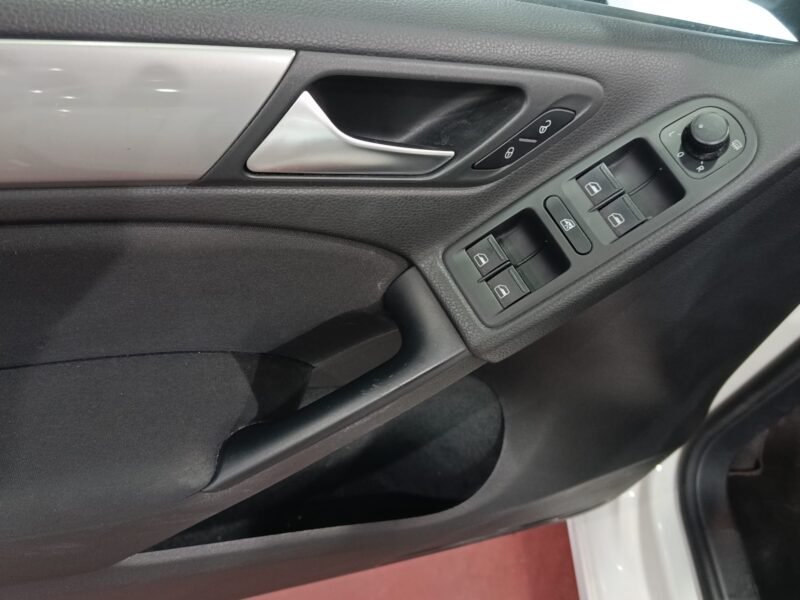 VOLKSWAGEN Golf VI 1.6 TDI 105CV ADVANCE