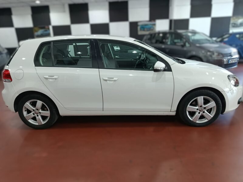 VOLKSWAGEN Golf VI 1.6 TDI 105CV ADVANCE