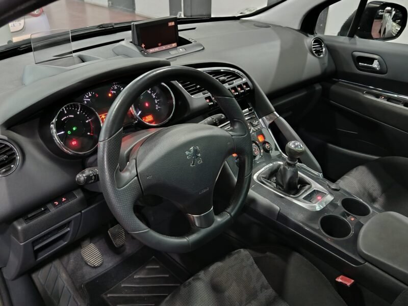 PEUGEOT 3008 1.6 HDi Allure