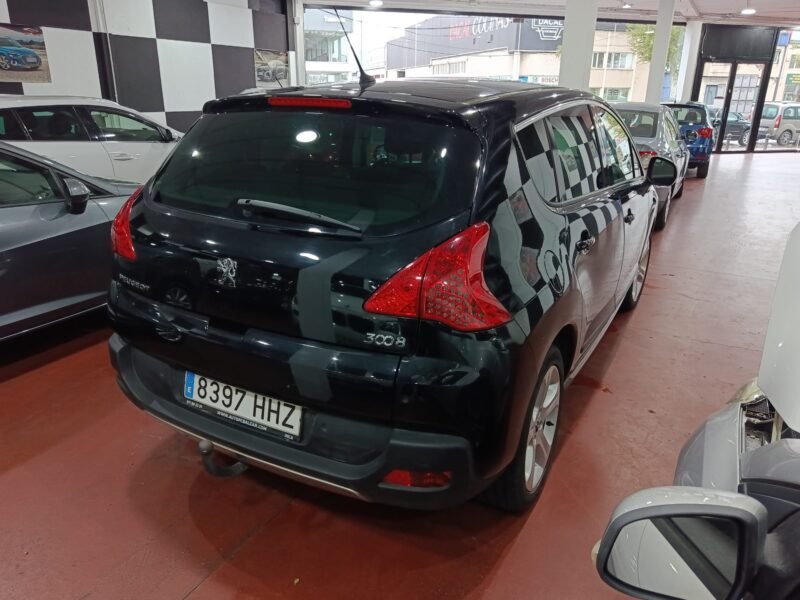 PEUGEOT 3008 1.6 HDi Allure