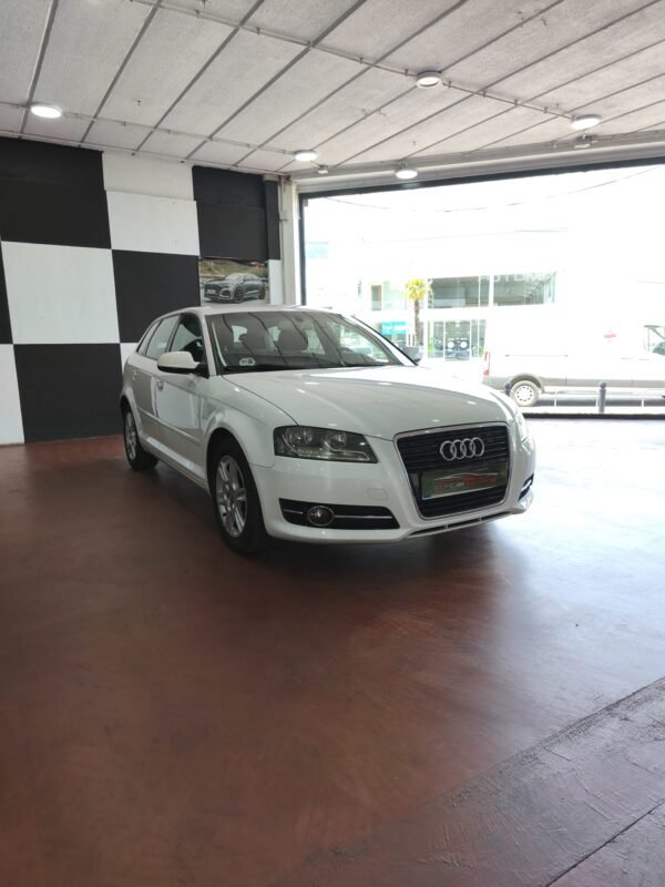 AUDI A3 1.6 TDi 105 atracccion