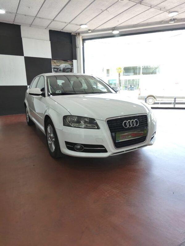 AUDI A3 1.6 TDi 105 atracccion