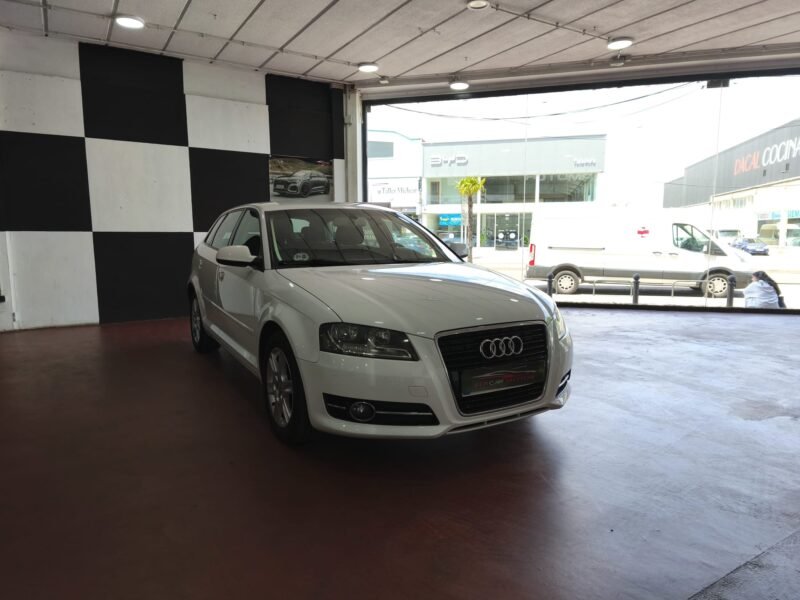 AUDI A3 1.6 TDi 105 atracccion