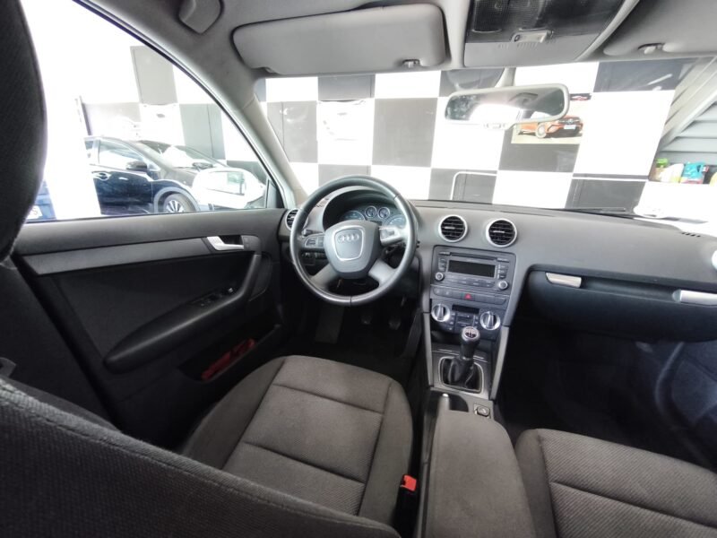 AUDI A3 1.6 TDi 105 atracccion