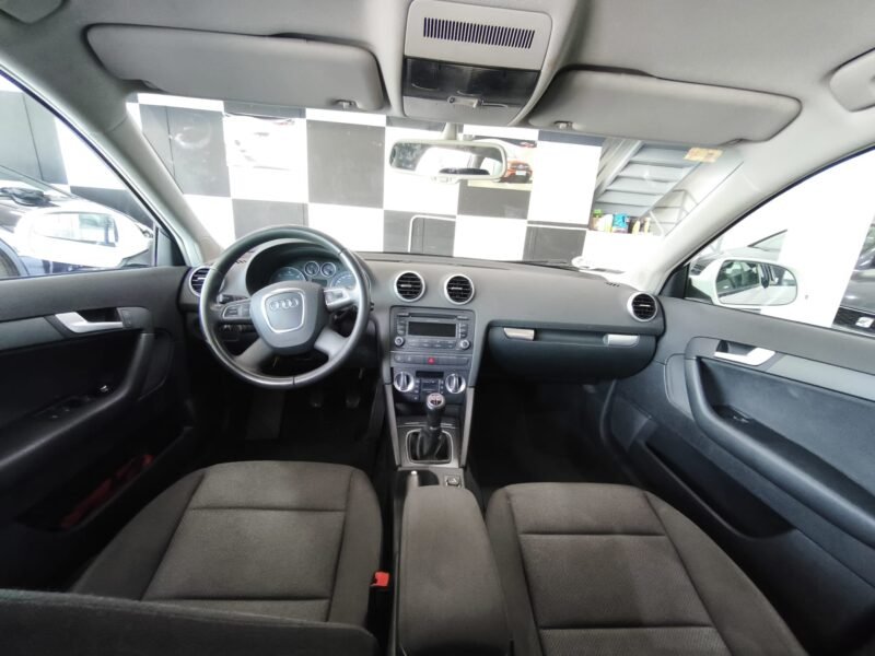 AUDI A3 1.6 TDi 105 atracccion
