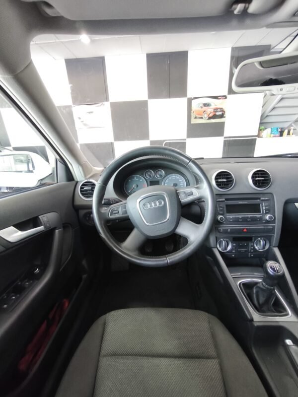 AUDI A3 1.6 TDi 105 atracccion