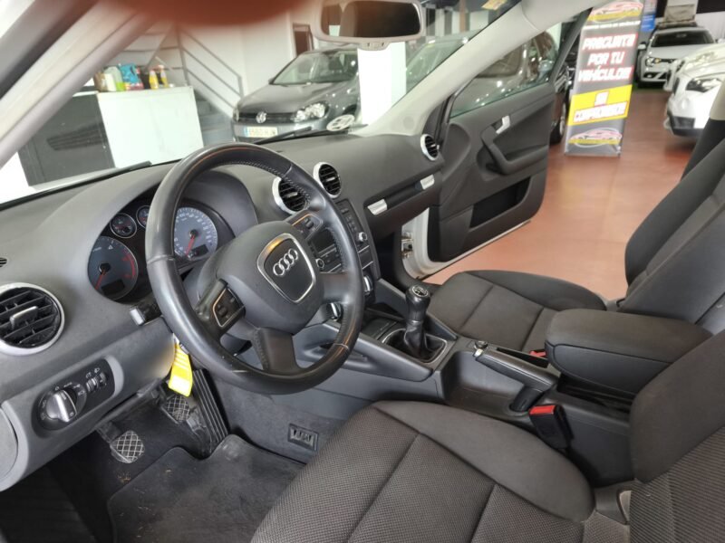 AUDI A3 1.6 TDi 105 atracccion