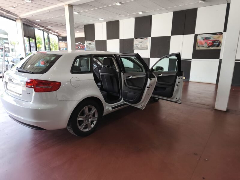 AUDI A3 1.6 TDi 105 atracccion