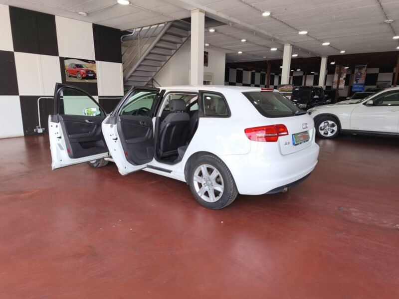 AUDI A3 1.6 TDi 105 atracccion