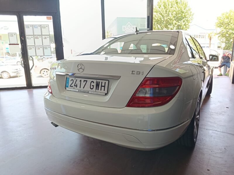 MERCEDES-BENZ C200 2.2 D 136cv avantgarde