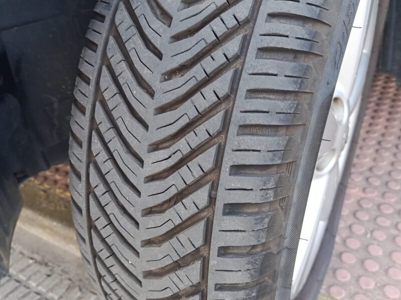 NISSAN QASHQAI+2 2.0 dci 4×4 acenta